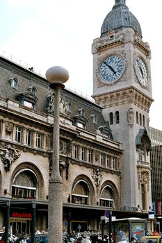 La gare de Lyon. La tour de la façade principale