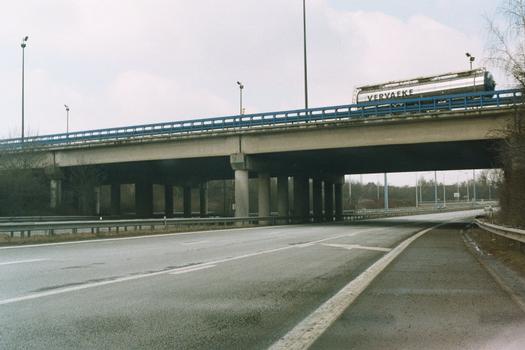 Bridge of the N90 across the R3 in Gilly (Charleroi)
