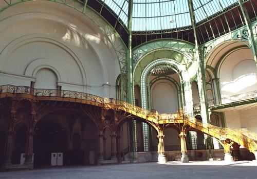 La structure intérieure et la verrière du Grand Palais à Paris