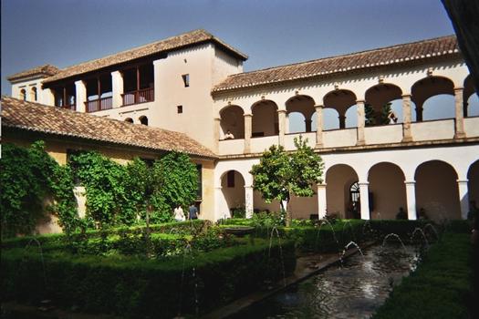 Le palais et les jardins du Generalife, dans l'enceinte de l'Alhambra de Grenade