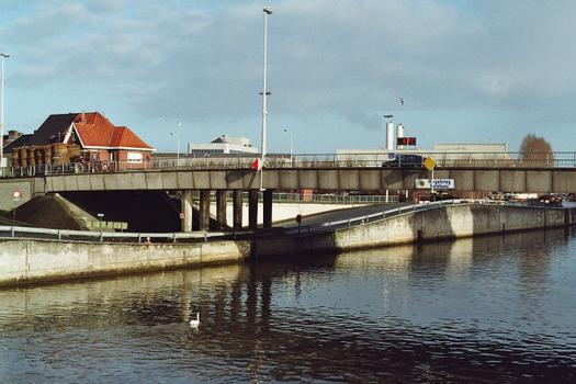 Le Hogebrug (pont haut), sur la Lys, à Harelbeke
