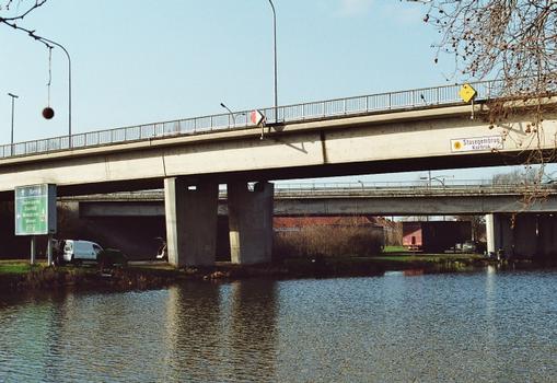 Le pont de Stasegem sur le canal Courtrai-Bossuyt, à Harelbeke