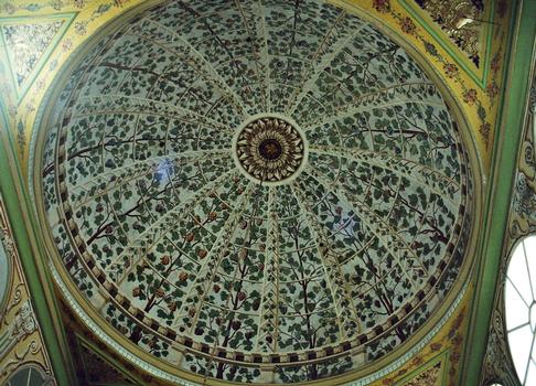 Le salon du sultan, avec sa coupole, dans le harem du palais de Topkapi. La décoration actuelle date surtout du 18e siècle