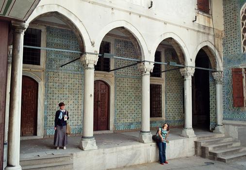 Vue extérieure de la salle de Murat III dans le harem du palais de Topkapi