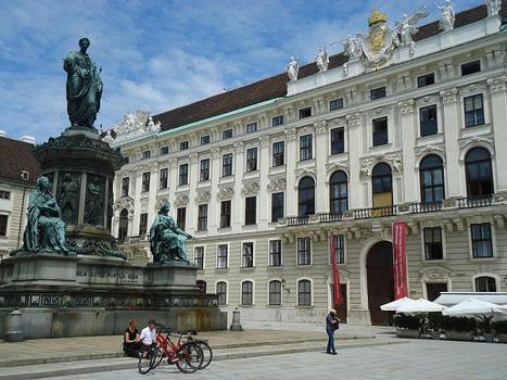 Le Reichkanzleitrakt occupe le côté sud de la cour principale du palais impérial, la Hofburg