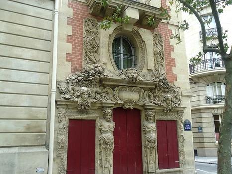 La façade de l'hôtel Fieubet, quai des Célestins (Paris 4e)