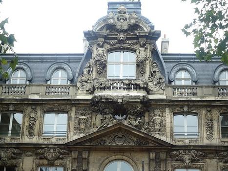 La façade de l'hôtel Fieubet, quai des Célestins (Paris 4e)