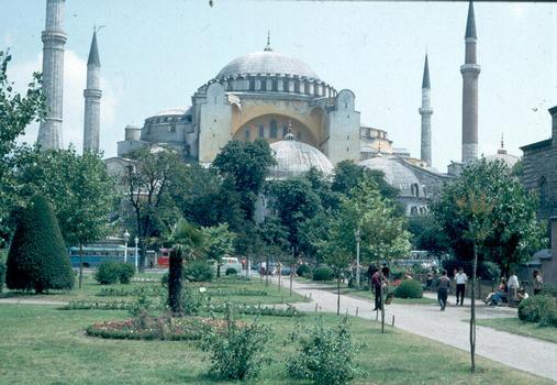 La basilique Sainte Sophie, transformée en mosquée, à Istamboul