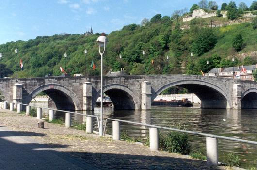 Vue générale du pont de Jambes sur la Meuse