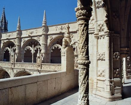 Le premier étage du clître, de style manuélin, du mosteiro dos Jeronimos, à Belem