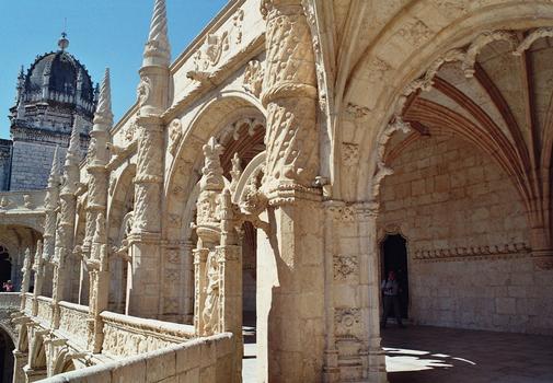 Le premier étage du clître, de style manuélin, du mosteiro dos Jeronimos, à Belem