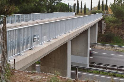 Le pont du chemin des Plaines Marines sur l'autoroute A50 à La Ciotat (Bouches-du-Rhône)