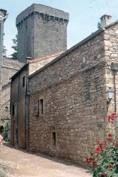 Les remparts de La Couvertoirade (Aveyron), village templier (12e s.)