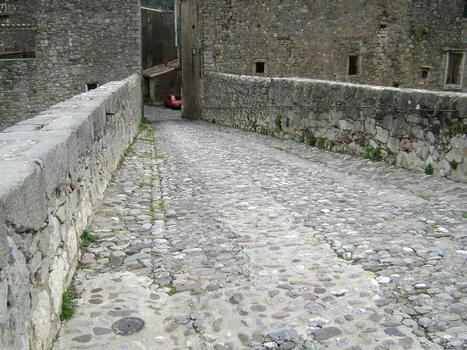 Le tablier en pierres du vieux pont de Lagrasse (Aude)