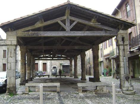 Les halles anciennes de Lagrasse (Aude)