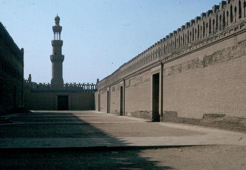 La cour et le second minaret de la mosquée d'Ibn Touloun (7e siècle) au Caire