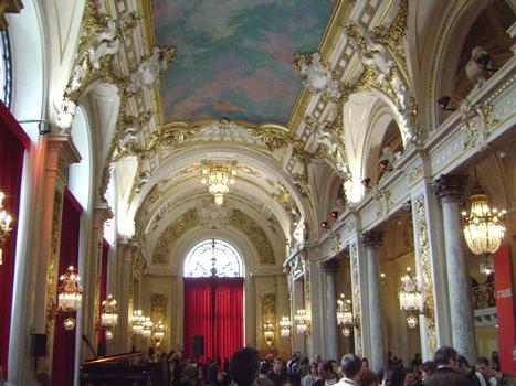 La galerie du 2e étage de l'Opéra de Lille