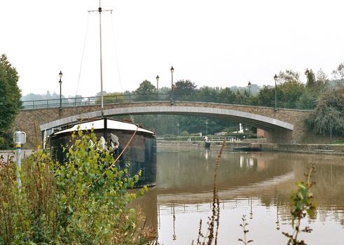 Le pont de la N559 sur la Sambre à Lobbes (Hainaut)