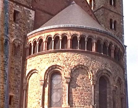 Détail du chevet roman (11e siècle) de l'église Saint Servais à Maastricht