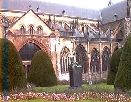 Le bas-côté sud de l'église romano-gothique Saint Servais, à Maastricht