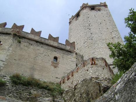 Le château de la famille della Scala (Scaliger) à Malcesine, sur la rive orientale du lac de Garde (Vénétie)