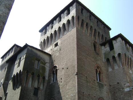 Le château Saint-Georges (castello San Giorgio), à Mantoue (Lombardie) a été construit à la fin du 14e siècle sur ordre de François I de Gonzague, duc de Mantoue