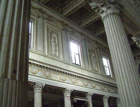 L'intérieur de la cathédrale de Mantoue (Lombardie) a été réalisé en 1545, dans un style renaissance, selon les dessins de Giulio Romano
