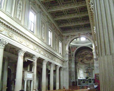L'intérieur de la cathédrale de Mantoue (Lombardie) a été réalisé en 1545, dans un style renaissance, selon les dessins de Giulio Romano