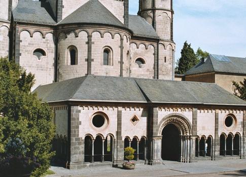 La façade romane de l'église abbatiale de Maria Laach, du 11e siècle