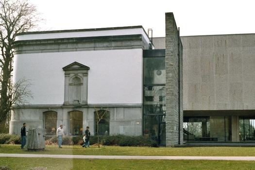 Le musée de Mariemont (Manage) est une architecture de verre, de béton et d'acier des années 1970