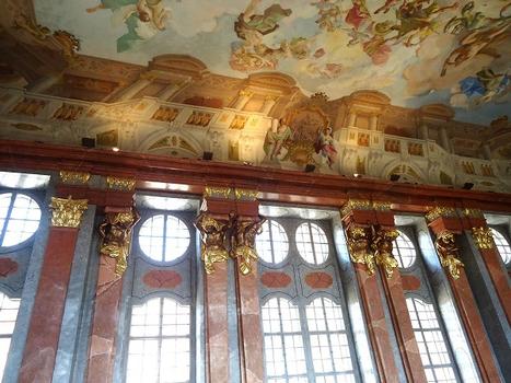 La salle de marbre, située dans l'aile sud-ouest de l'abbaye de Melk, doit sa décoration intérieure à l'italien Antonio Beduzzi