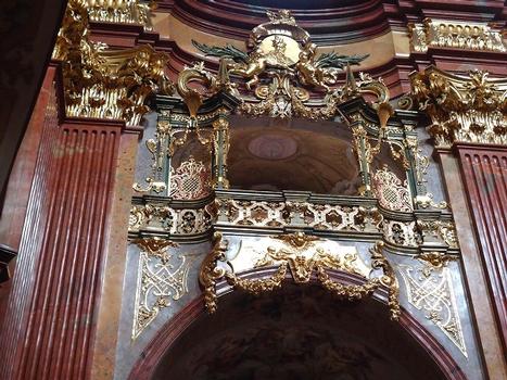 L'église abbatiale de Melk ressemble a un décor de théâtre. Le maître d'oeuvre en a été l'abbé Berthold Dittmayr (1700-1739) et les architectes Jakob Prandtauer puis Joseph Munggenast