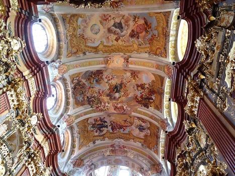 Église abbatiale de Melk : Les fresques du plafond de l'église abbatiale de Melk ont été peintes en 1722 par l'artiste Johann Michael Rottmayr, originaire de Salzbourg