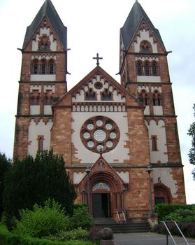 La façade de l'église Saint Liévin (Sankt Litvinus) à Mettlach (LK Merzig-Wadern)