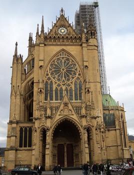 La façade de la cathédrale Saint-Etienne de Metz (Moselle)