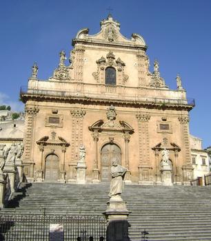 La façade baroque du duomo (cathédrale) San Pietro, corso Umberto I, à Modica bassa (province de Raguse)