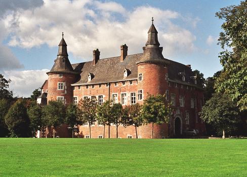 Le château de Monceau, à Monceau-sur-Sambre (commune de Charleroi): les façades sud et est
