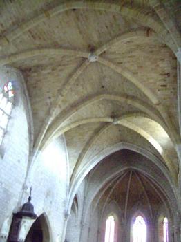 L'intérieur et les voûtes de l'église Saint Dominique de Monpazier (Dordogne)