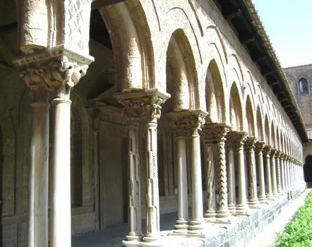 Le cloître bénédictin de style arabo-normand de la cathédrale (duomo) de Monreale