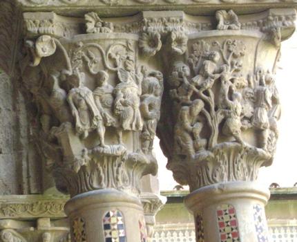 Détails des chapiteaux des colonnes du cloître bénédictin de la cathédrale (duomo) de Monreale