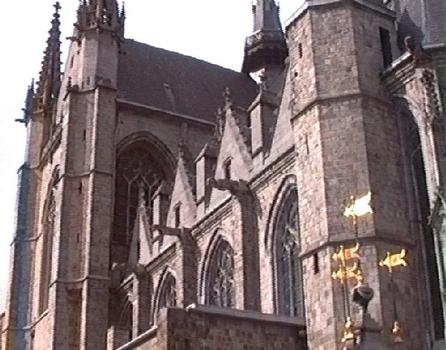 Le transept sud de la collégiale Sainte-Waudru à Mons (Hainaut)
