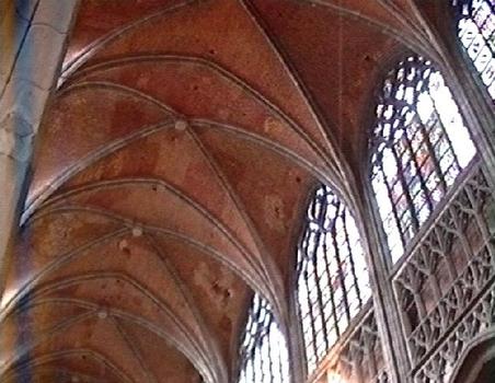 Les voûtes gothiques de la collégiale Sainte-Waudru, à Mons (Hainaut)