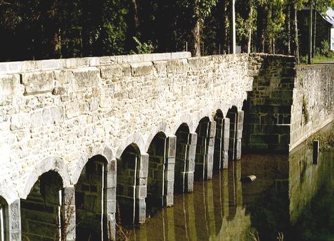 Le pont (présumé romain) de Montignies-saint-Christophe (commune d'Erquelinnes)
