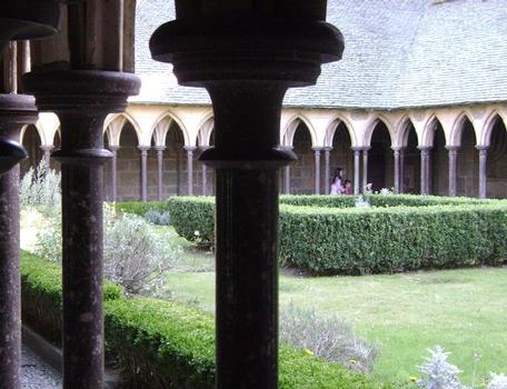 Le cloître (gothique) le l'abbaye du Mont-saint-Michel