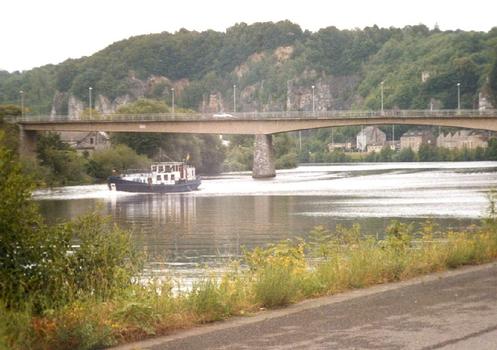 Le pont routier de Namêche (commune d'Andenne) sur la Meuse: trois travées et deux piles: Le pont routier de Namêche (commune d'Andenne) sur la Meuse: trois travées et deux piles