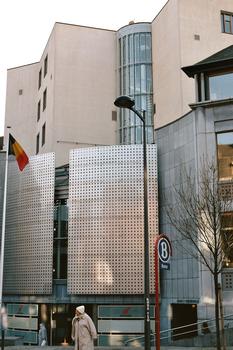 La façade du Centre administratif du M.E.T., boulevard du Nord, à Namur