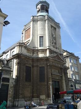 La façade de l'église Notre-Dame-du-Finistère, rue Neuve, du 18e siècle, à Bruxelles