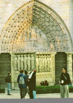 La façade et les tours de la cathédrale Notre-Dame de Paris