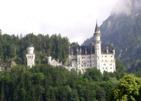 Le château de Neuschwanstein, voulu par Louis II de Bavière, près de Schwaangau