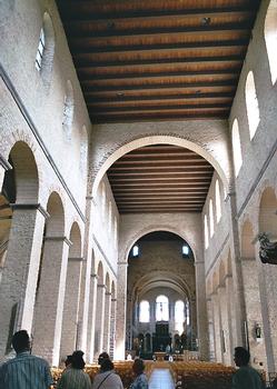 La nef centrale de la collégiale Sainte Getrtrude à Nivelles